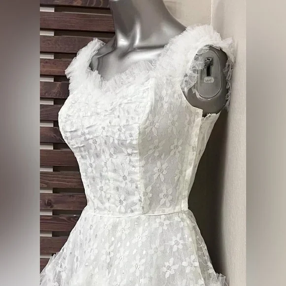 1950s Vintage White & Metallic Silver Tulle Layered Wedding Ballerina - Picture 6 of 8